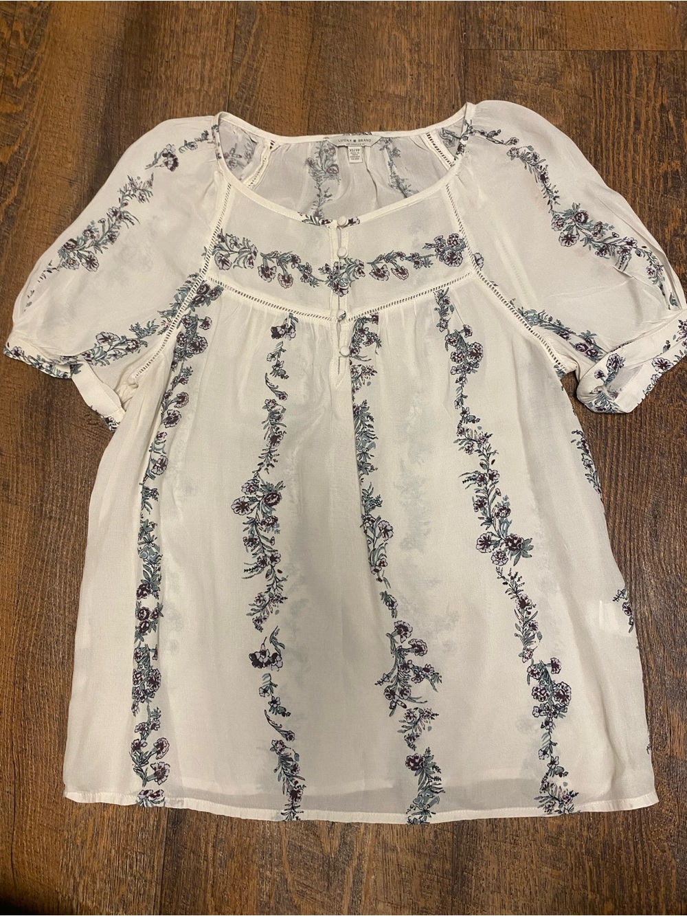 Lucky Brand. Light Cream Floral Peasant Top. Flowy. Size XS.